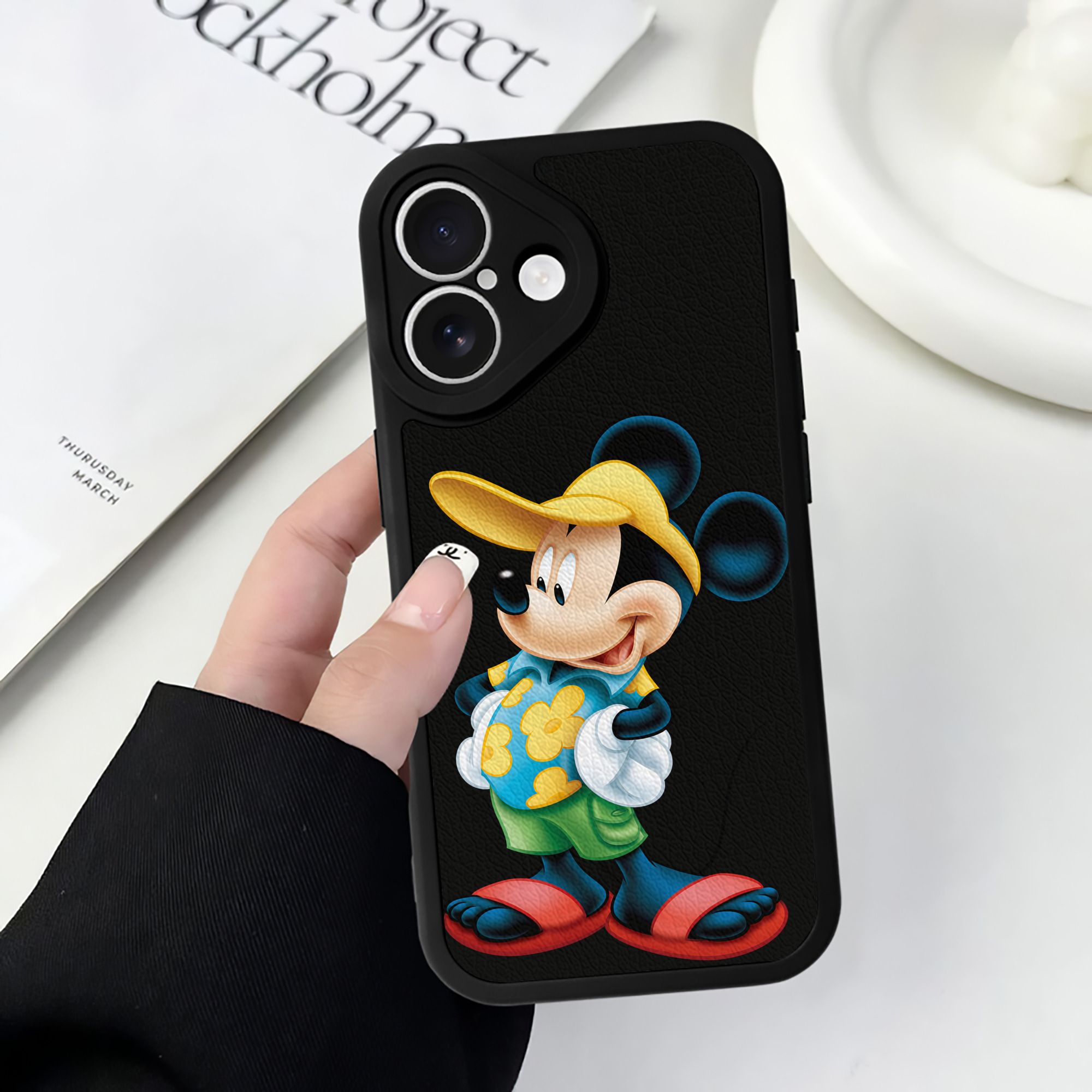 （画像用） ミッキーマウス Mickey Mouse 【iPhone 16シリーズ対応】シリコンスマホケース（レザー調） 材質：シリコン